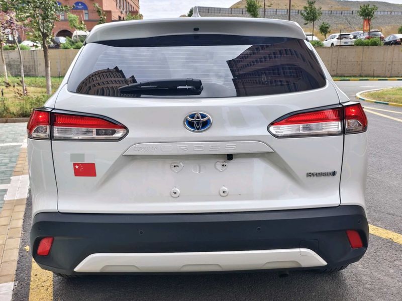 Corolla Cross photo 2