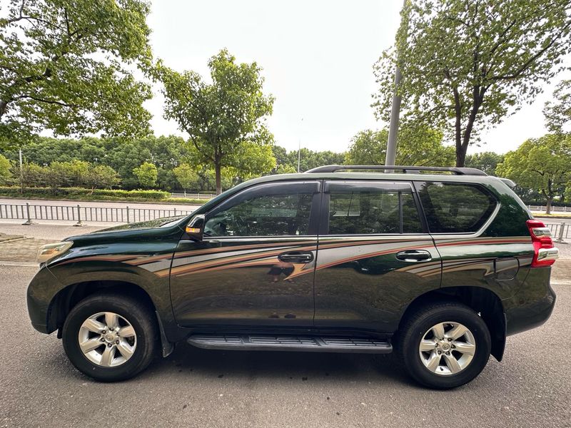 Land Cruiser Prado photo 3