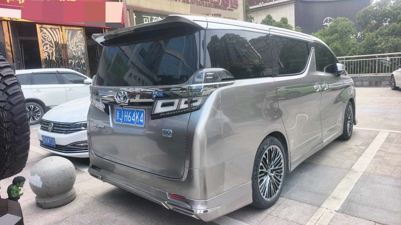 Vellfire photo 3