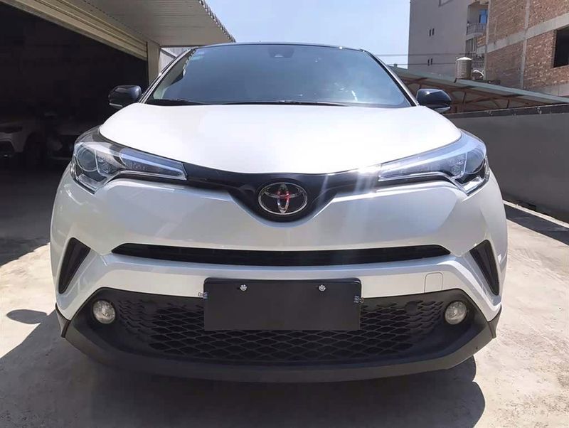 C-HR photo 2