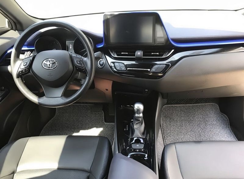 C-HR photo 4
