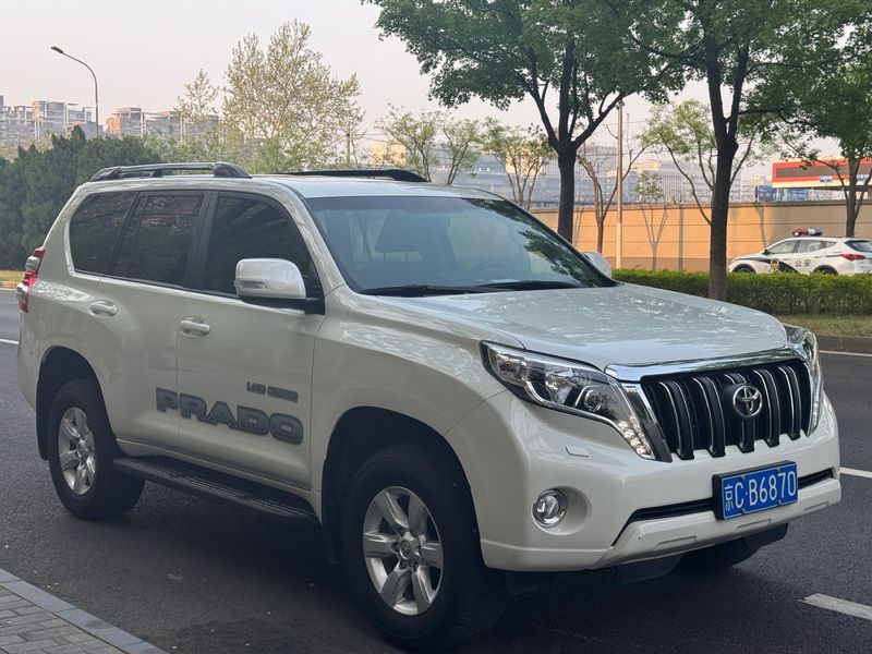 Land Cruiser Prado photo 3