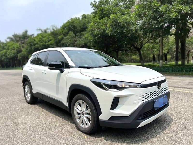Corolla Cross photo 3