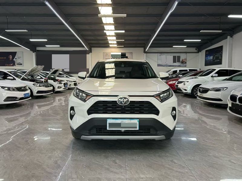 RAV4 photo 2