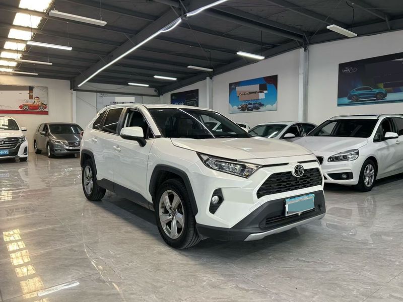 RAV4 photo 3