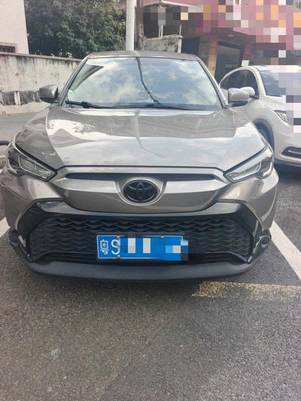 Corolla Cross photo 2