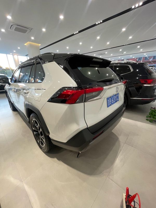 RAV4 photo 4