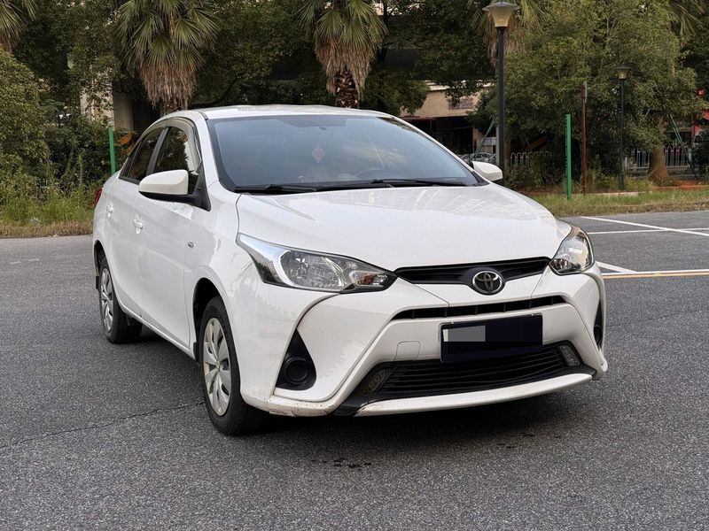 Yaris photo 3