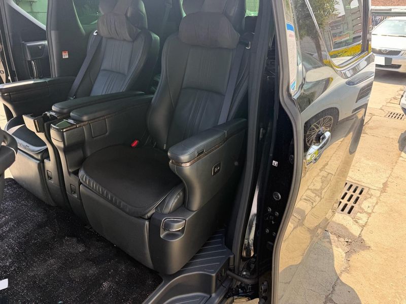Vellfire photo 5