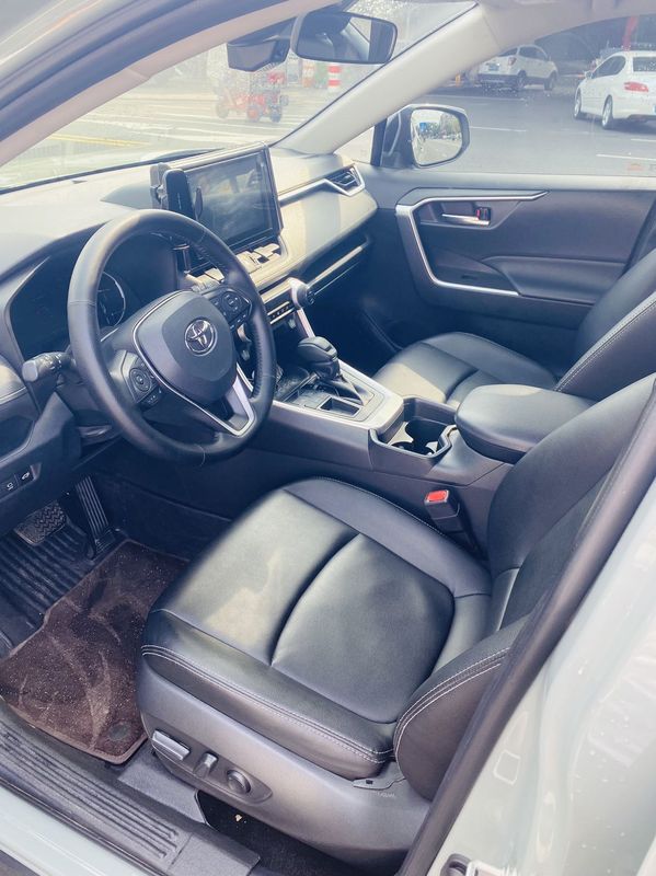 RAV4 photo 4