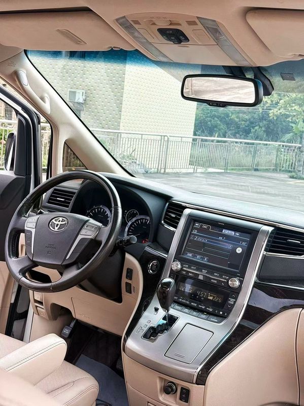 Alphard photo 2