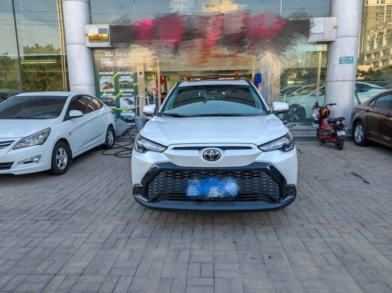 Corolla Cross photo 2
