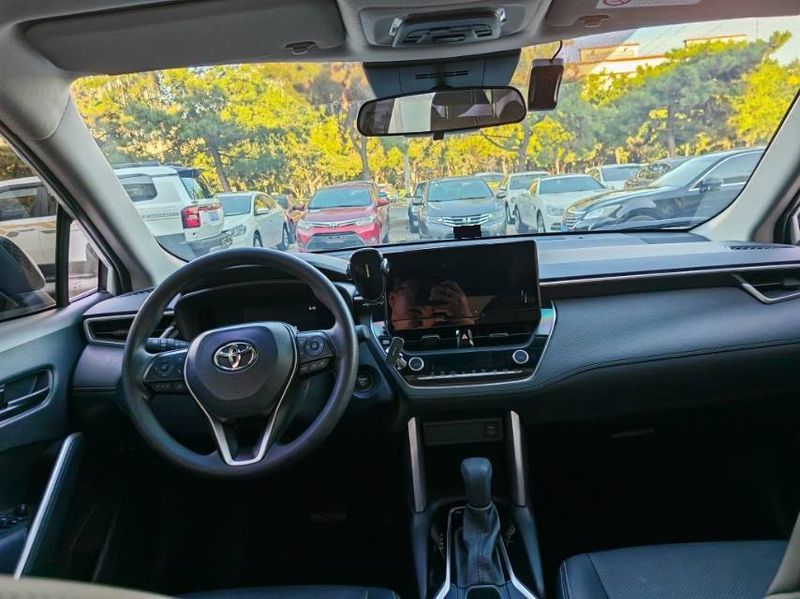 Corolla Cross photo 4