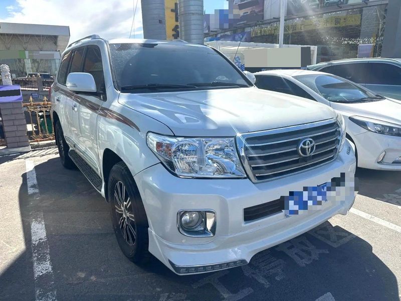 Land Cruiser photo 2