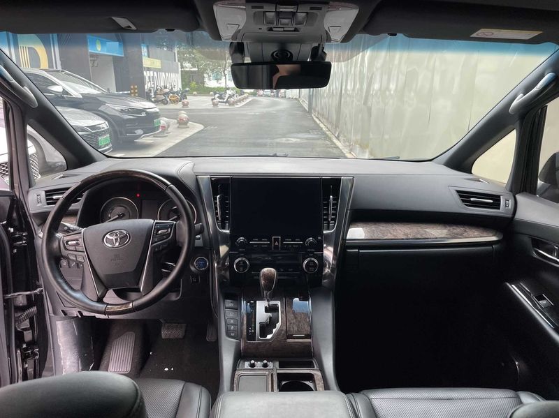 Alphard photo 4