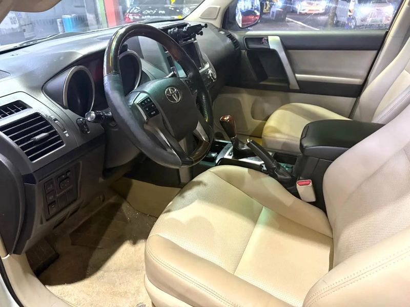 Land Cruiser Prado photo 3