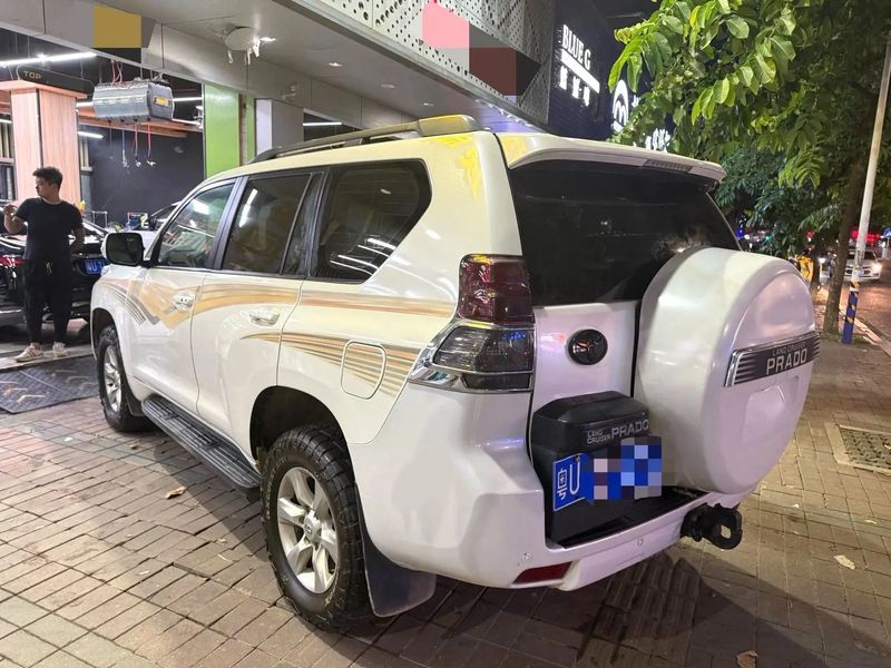 Land Cruiser Prado photo 5