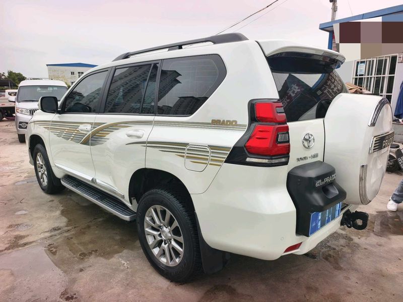 Land Cruiser Prado photo 4