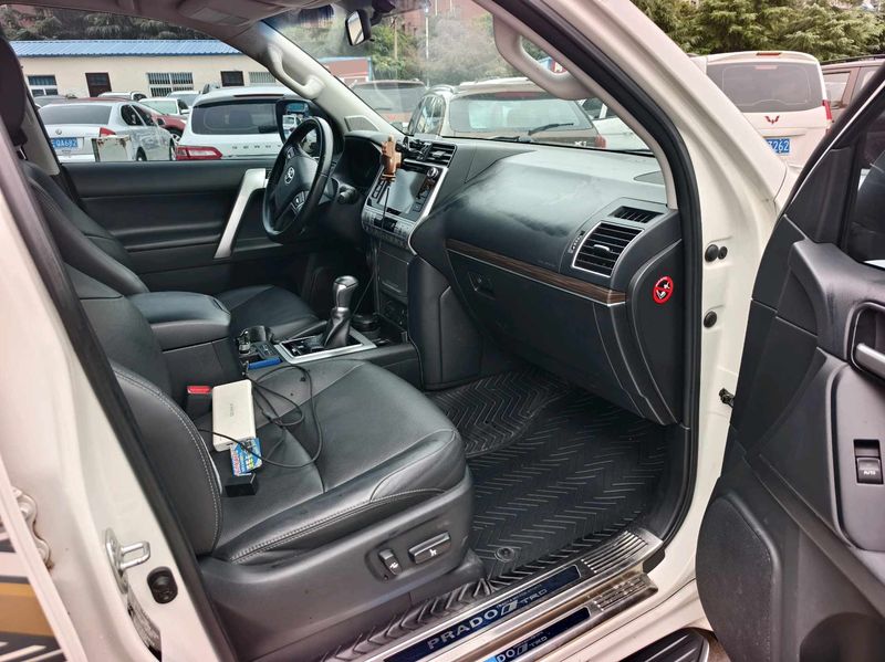 Land Cruiser Prado photo 5