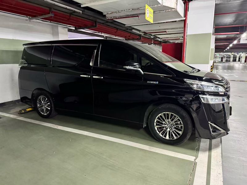 Vellfire photo 3