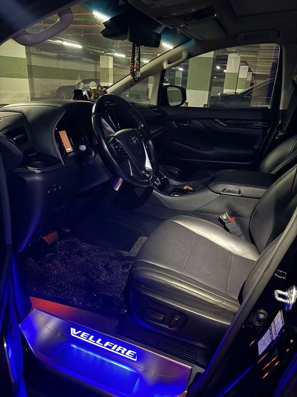 Vellfire photo 4