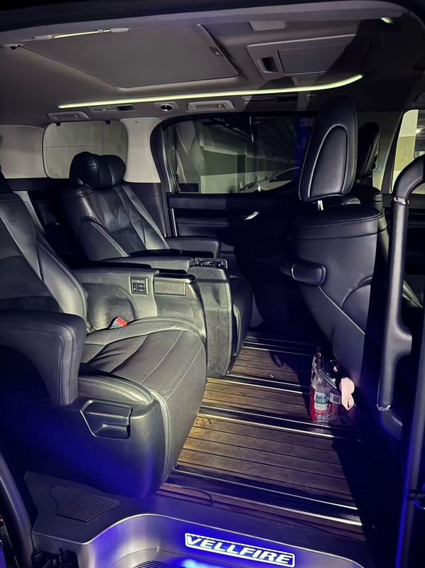 Vellfire photo 5