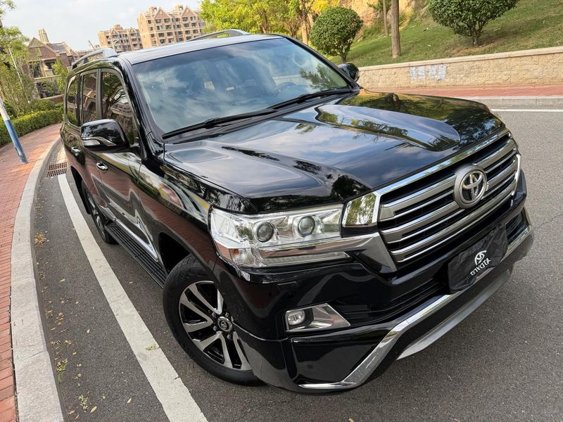Land Cruiser photo 3