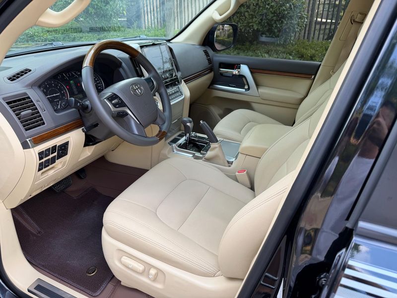 Land Cruiser photo 4