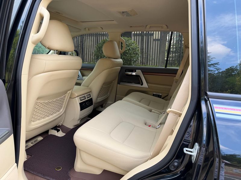 Land Cruiser photo 5