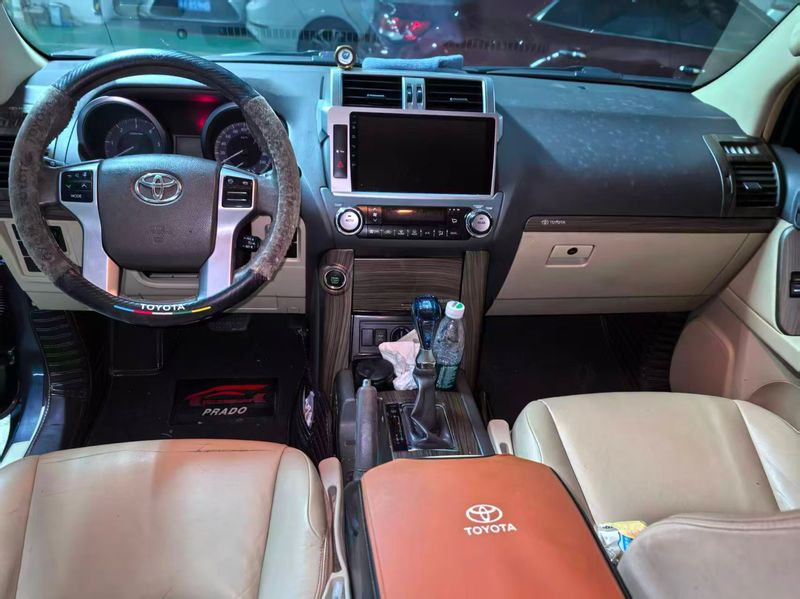 Land Cruiser Prado photo 3
