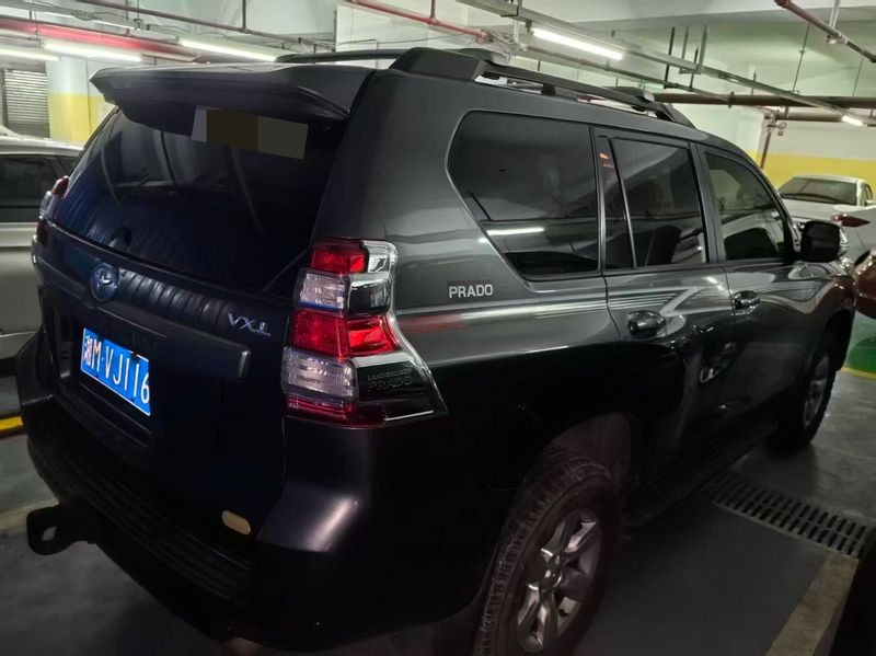 Land Cruiser Prado photo 4