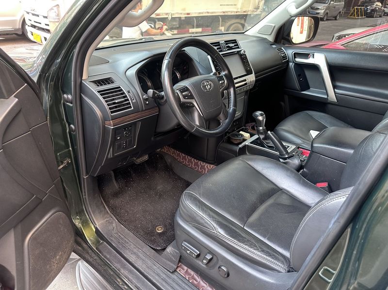 Land Cruiser Prado photo 3