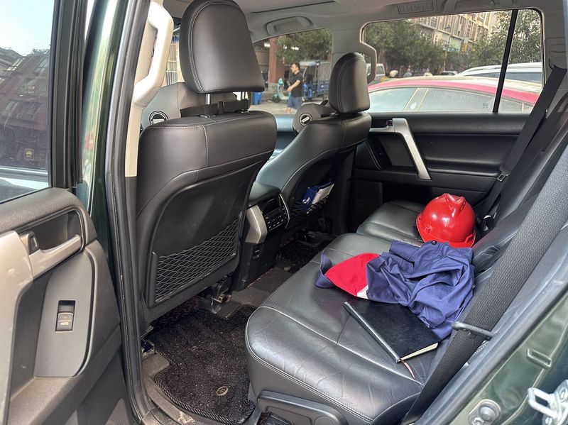 Land Cruiser Prado photo 4