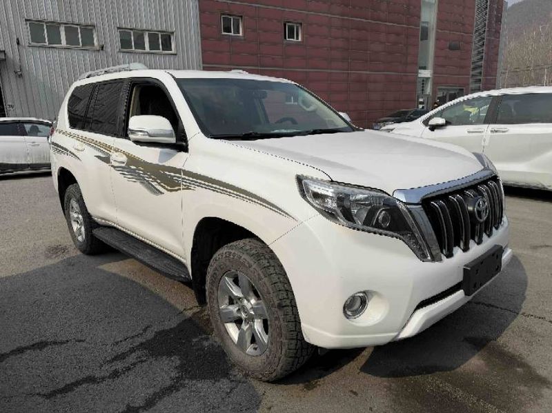 Land Cruiser Prado photo 2