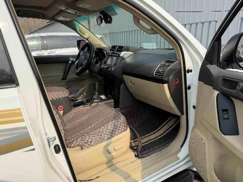 Land Cruiser Prado photo 3