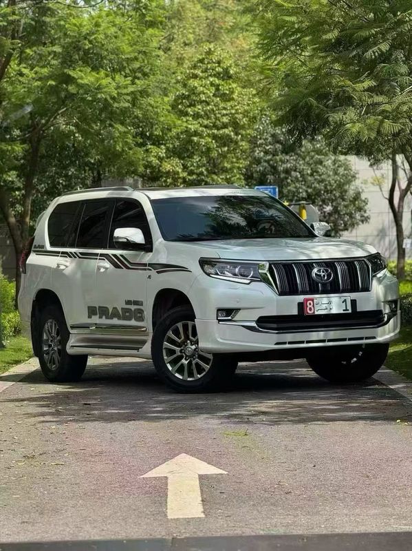 Land Cruiser Prado photo 3