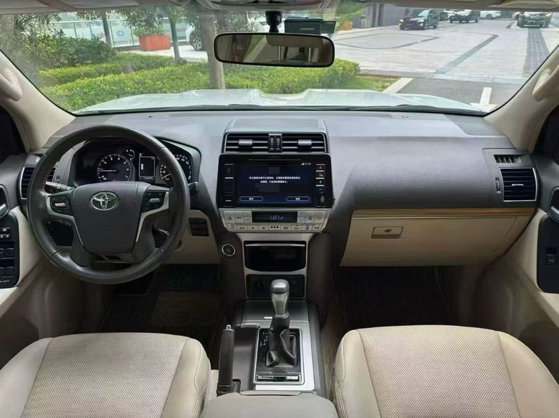 Land Cruiser Prado photo 4