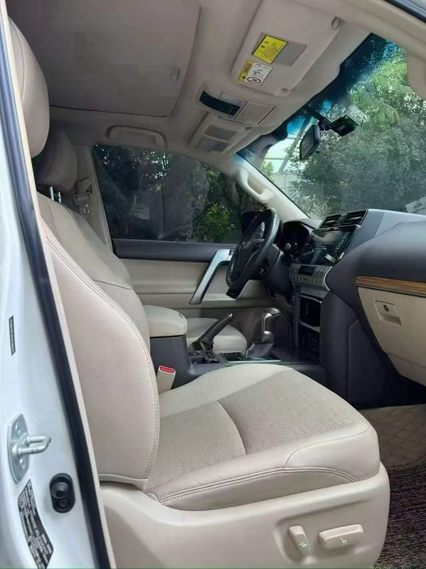 Land Cruiser Prado photo 5
