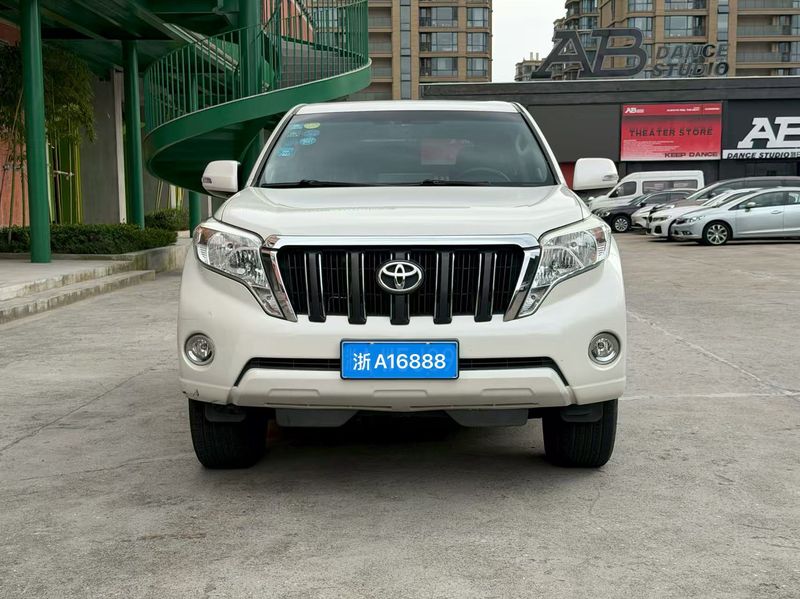 Land Cruiser Prado photo 2