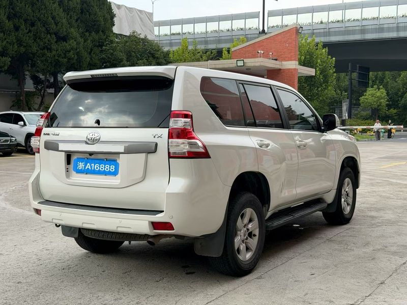 Land Cruiser Prado photo 4
