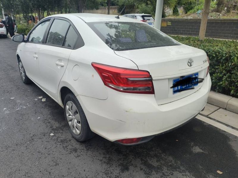 Yaris photo 2