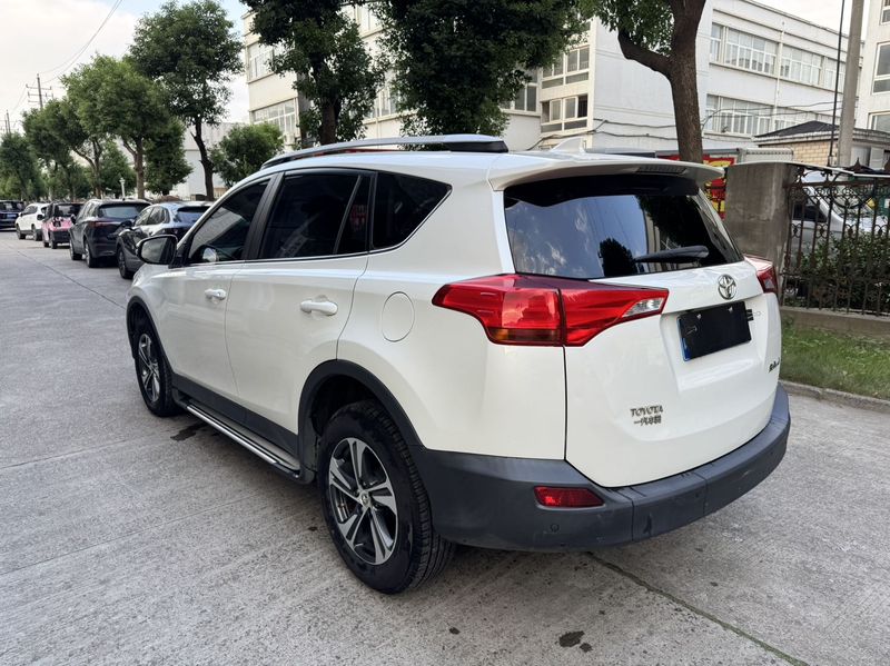RAV4 photo 4