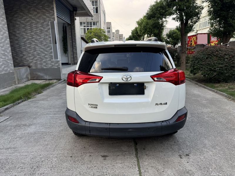 RAV4 photo 5