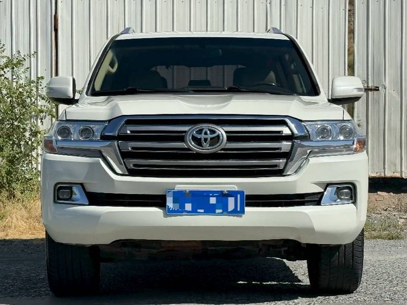 Land Cruiser photo 2