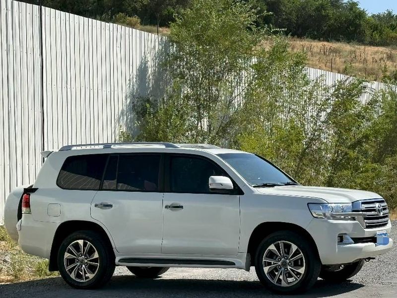 Land Cruiser photo 3