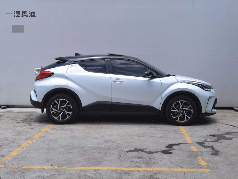 C-HR photo 3
