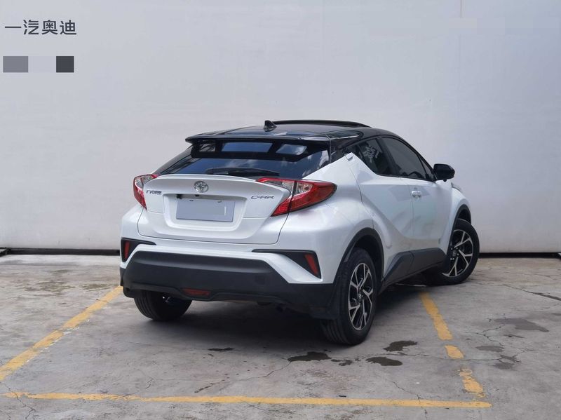 C-HR photo 4