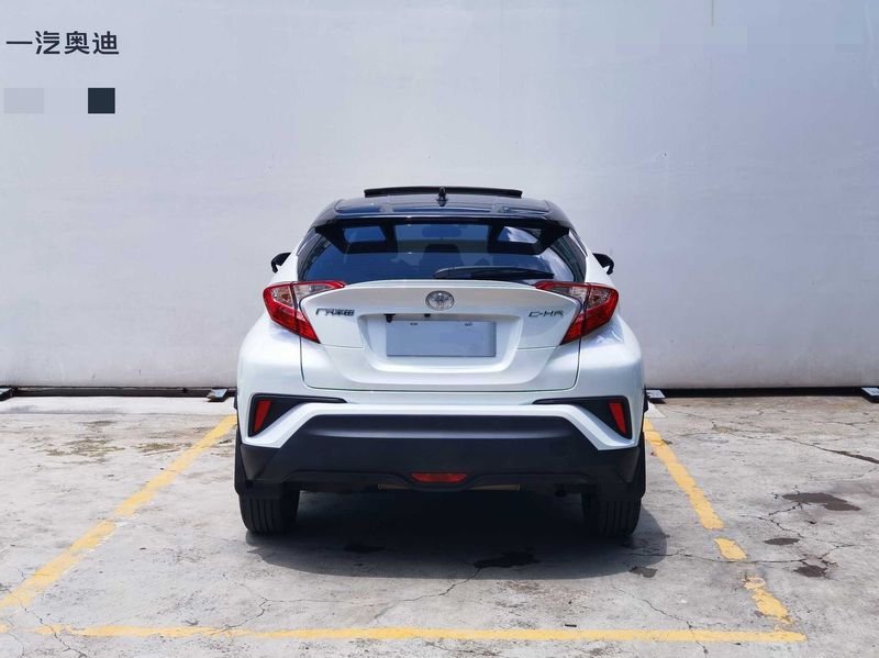C-HR photo 5