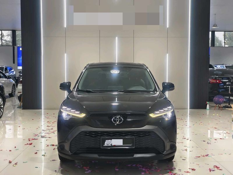 Corolla Cross photo 2