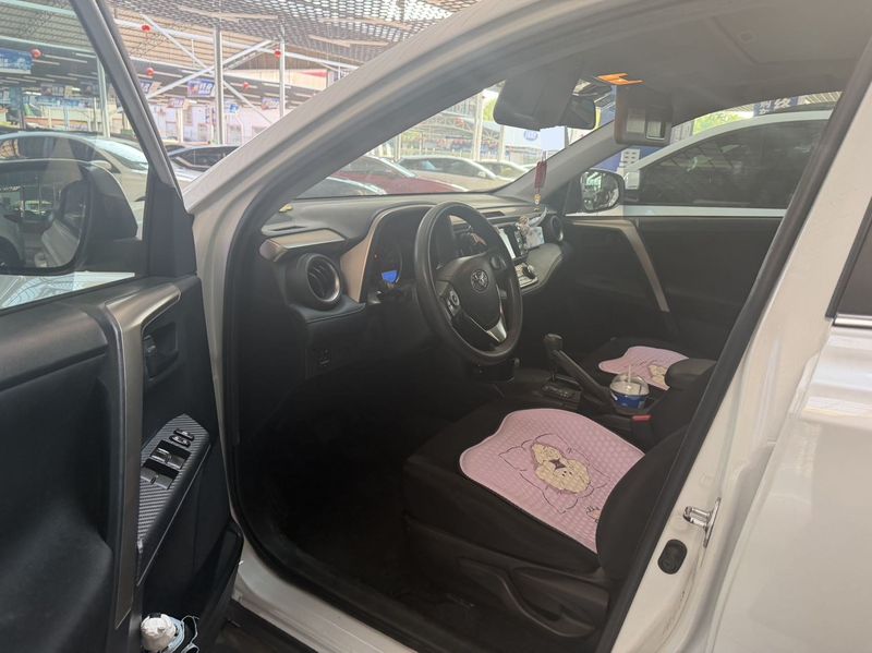 RAV4 photo 4